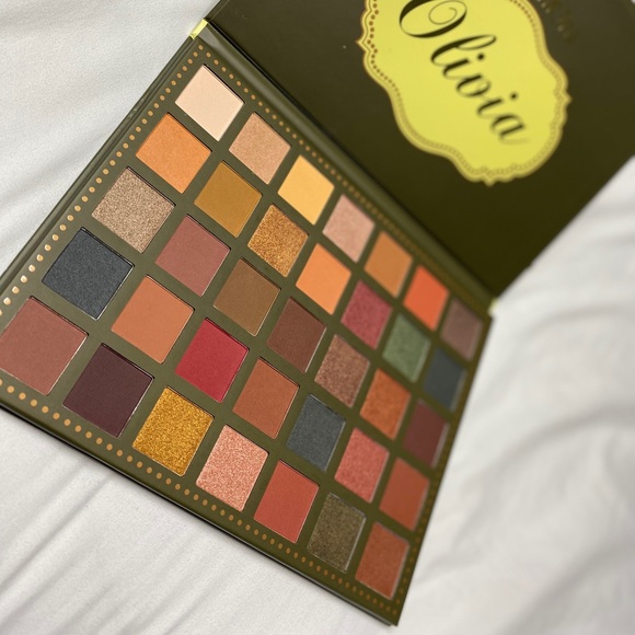 Olivia Eyeshadow Palette - Picture 1 of 2